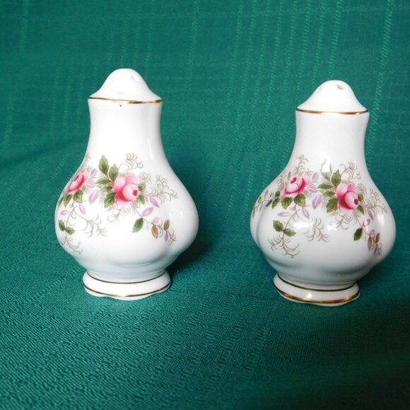 Royal Albert Lavender Rose (1970) salt and pepper shakers mint condition - Picture 3 of 7
